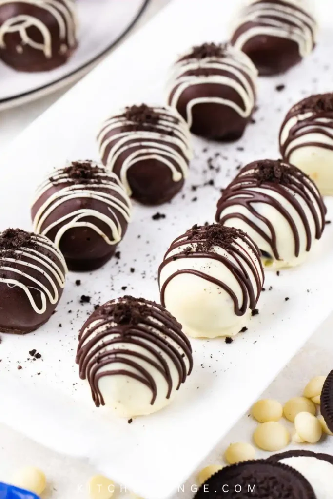 Healthy Oreo Protein Balls (Cookies & Cream Cheese Energy Bites)