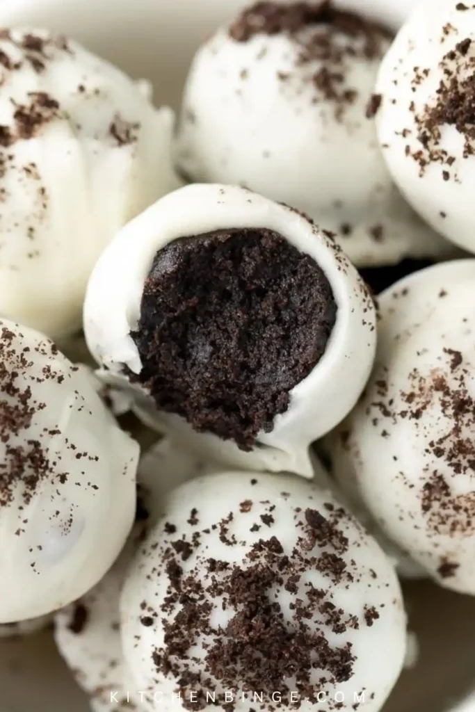 Healthy Oreo Protein Balls (Cookies & Cream Cheese Energy Bites)